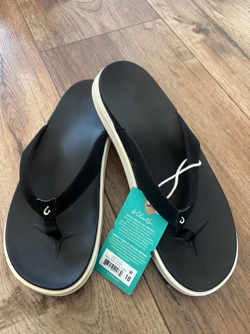 Olukai NWT black NU’A PI’O Women’s flip flops 10